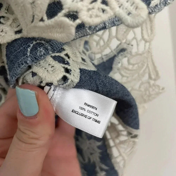 Boston Proper Chambray Crochet Lace Off The Shoulder Top Size Small - Picture 4 of 7